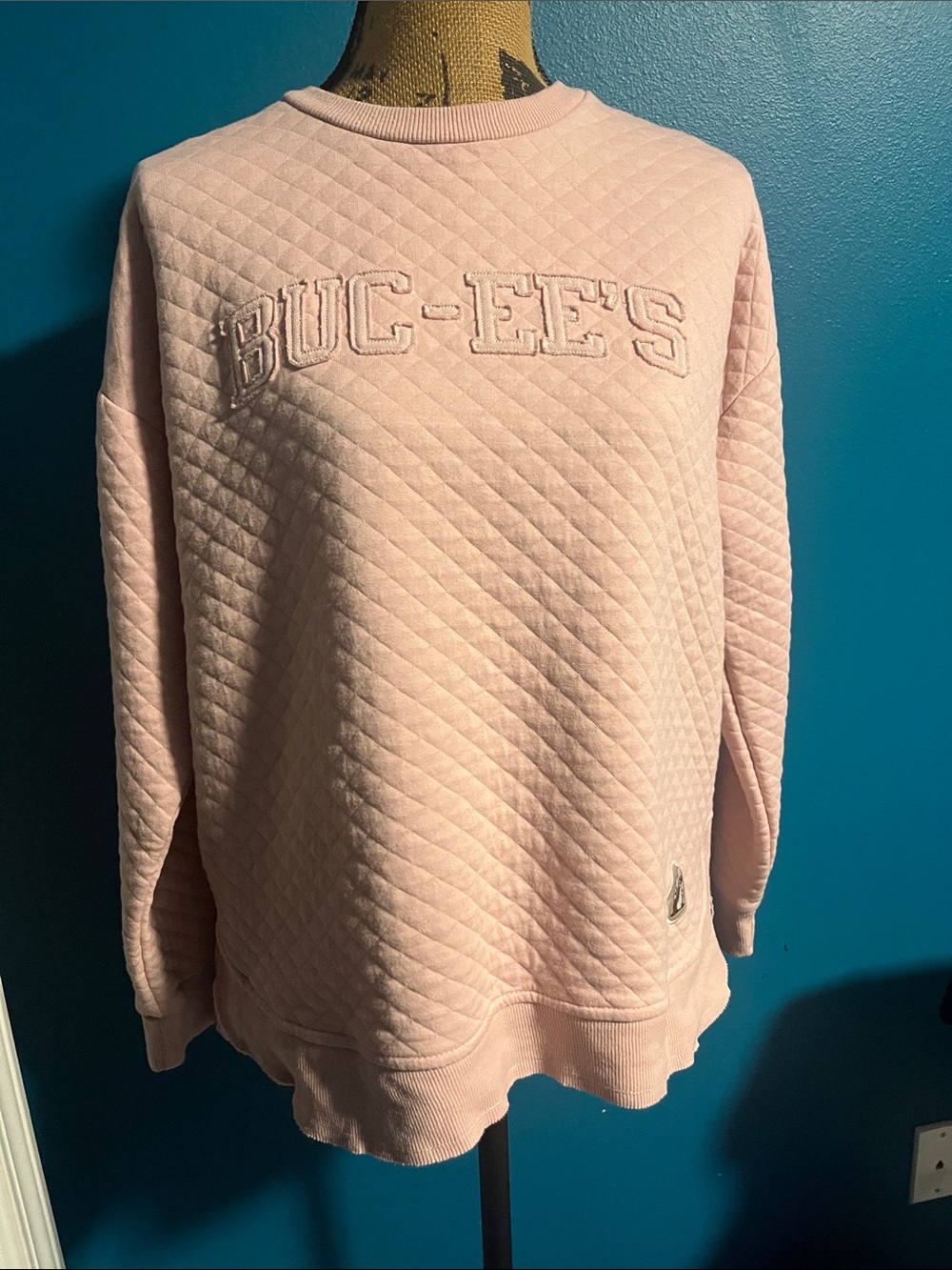 Buc-ee’s Quilted Crewneck Sweatshirt - Light Pink